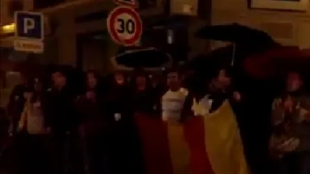 Aproape 100 de români au protestat la Paris față de încălcarea dreptului de vot. Ce le-au transmis manifestanții, în direct la GÂNDUL LIVE, autorităților de la București