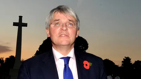 Un membru al Guvernului britanic a demisionat după ce a folosit 