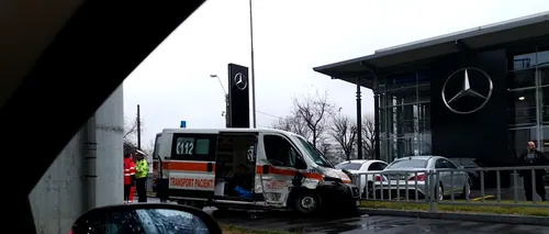 Accident în București, cu o ambulanță implicată! O asistentă medicală, rănită!