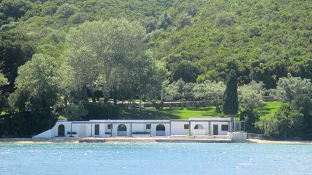 Au pus ochii pe insula lui Onassis. Ce se întâmplă cu Skorpios