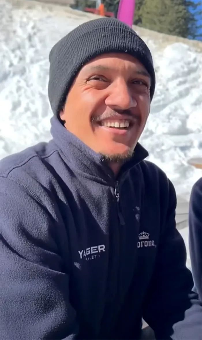 Câte ore pe zi lucrează acest nepalez din România, pentru un salariu lunar de doar 2.800 lei