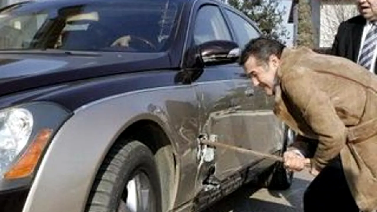Mai ceva ca Becali. Motivul pentru care un chinez a plătit pentru a i se distruge mașina