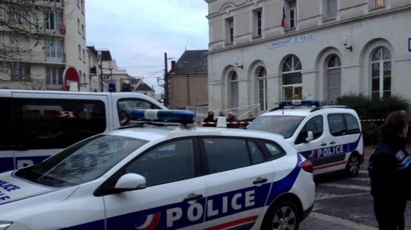 Polițiștii francezi au arestat un român prins la furat. Ce s-a întâmplat câteva minute mai târziu în duba poliției