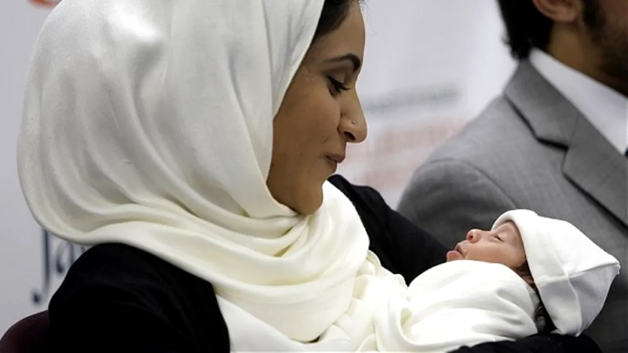 Prima femeie din lume care a devenit mamă după ce a suferit cinci transplanturi