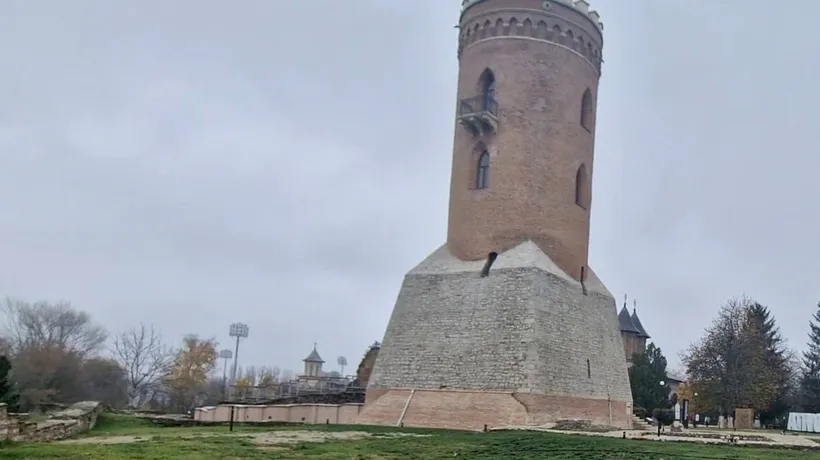 Tragedie la Târgoviște. Un bărbat a căzut din Turnul Chindiei