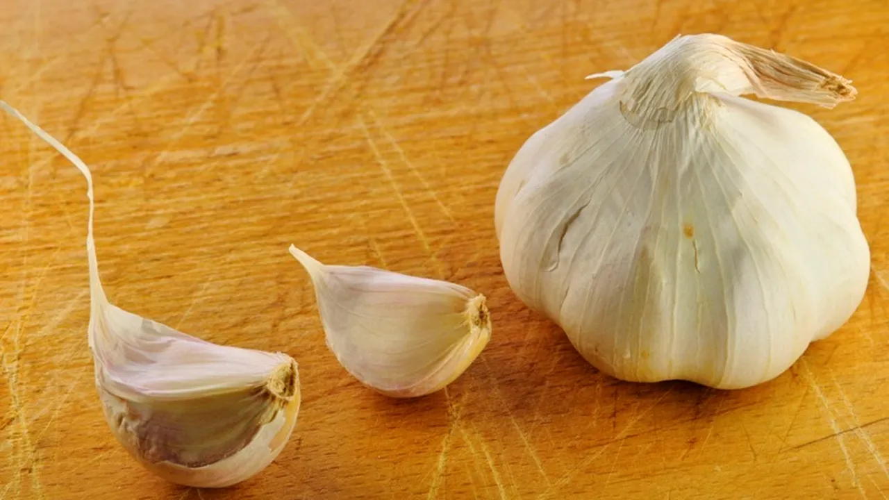 STUDIU. Consumul de usturoi, metoda naturală de prevenire a cancerului pulmonar