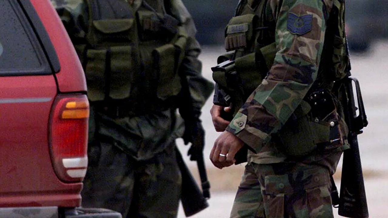 Doi militari americani de la baza Mihail Kogălniceanu au fost surprinși în timp ce făceau căutări într-un sit arheologic cu detectoare de metale