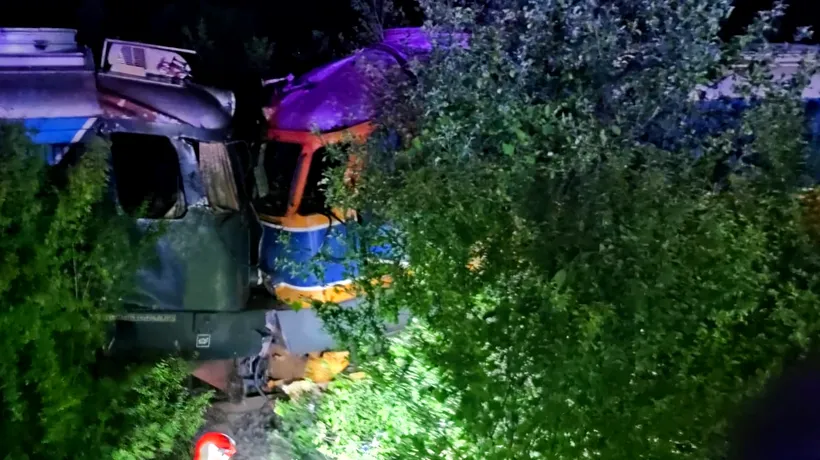 UPDATE: Două locomotive s-au ciocnit în gara Toporu din Giurgiu. Mecanicii, duși la spital. Unul dintre ei era beat/Patru trenuri de călători, anulate