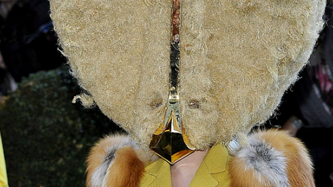 Top 10 cele mai urâte rochii din 2013