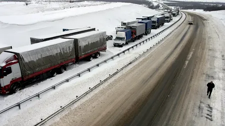 Blocaj rutier uriaș în nord-vestul Rusiei, în urma ninsorilor abundente. 
