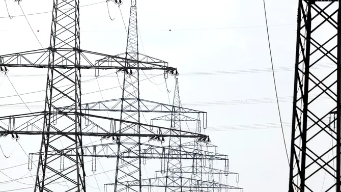 Prețurile la electricitate au EXPLODAT. Motivul scumpirii din piața energetică europeană