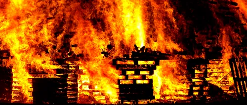 O femeie a murit arsă de vie într-un incendiu violent care a curpins cabana din Cluj în care se afla