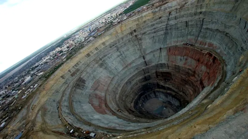 Ruşii au săpat o gaură în pământ de 12 kilometri. Ce stătea ascuns acolo de 2,7 miliarde ani (GALERIE FOTO)