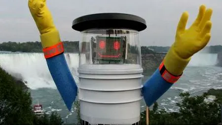 Aventura lui Hitchbot, robotul care zâmbește și face autostopul, s-a sfârșit trist. Cum a fost găsit în Philadelphia