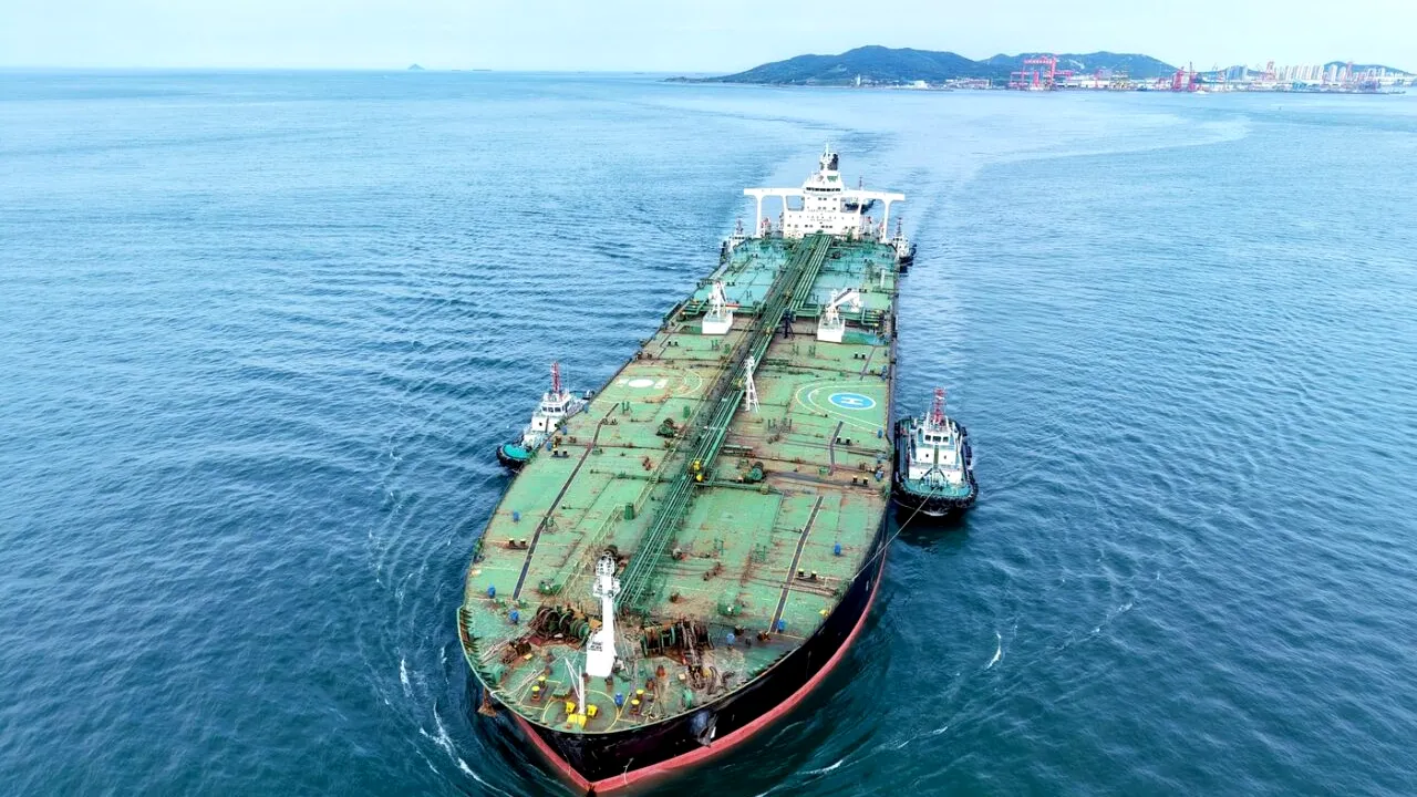 Transportul de petrol prin Strâmtoarea Ormuz, perturbat: Mai multe PETROLIERE au făcut cale întoarsă