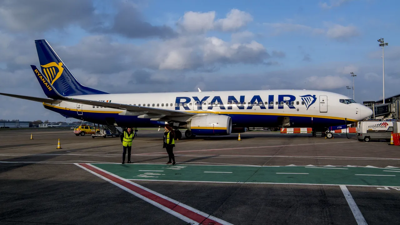 GREVĂ de proporții la RYANAIR: Personalul se revoltă din cauza condițiilor de muncă și a salariilor mici