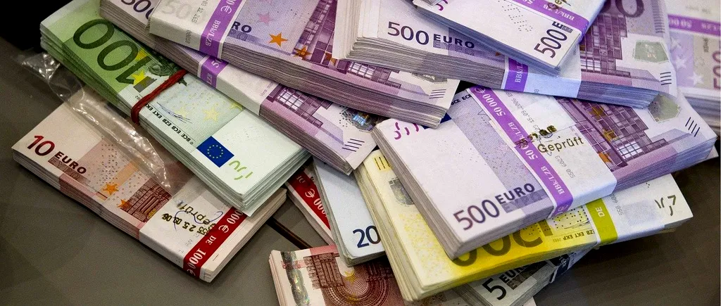 BANI. Suma uriașă de euro găsită într-un apartament. Poliția locală spune că bancnotele cântăreau 255 de kilograme