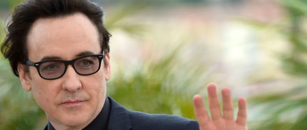 Actorul John Cusack a etichetat Hollywoodul drept un bordel unde oamenii o iau razna