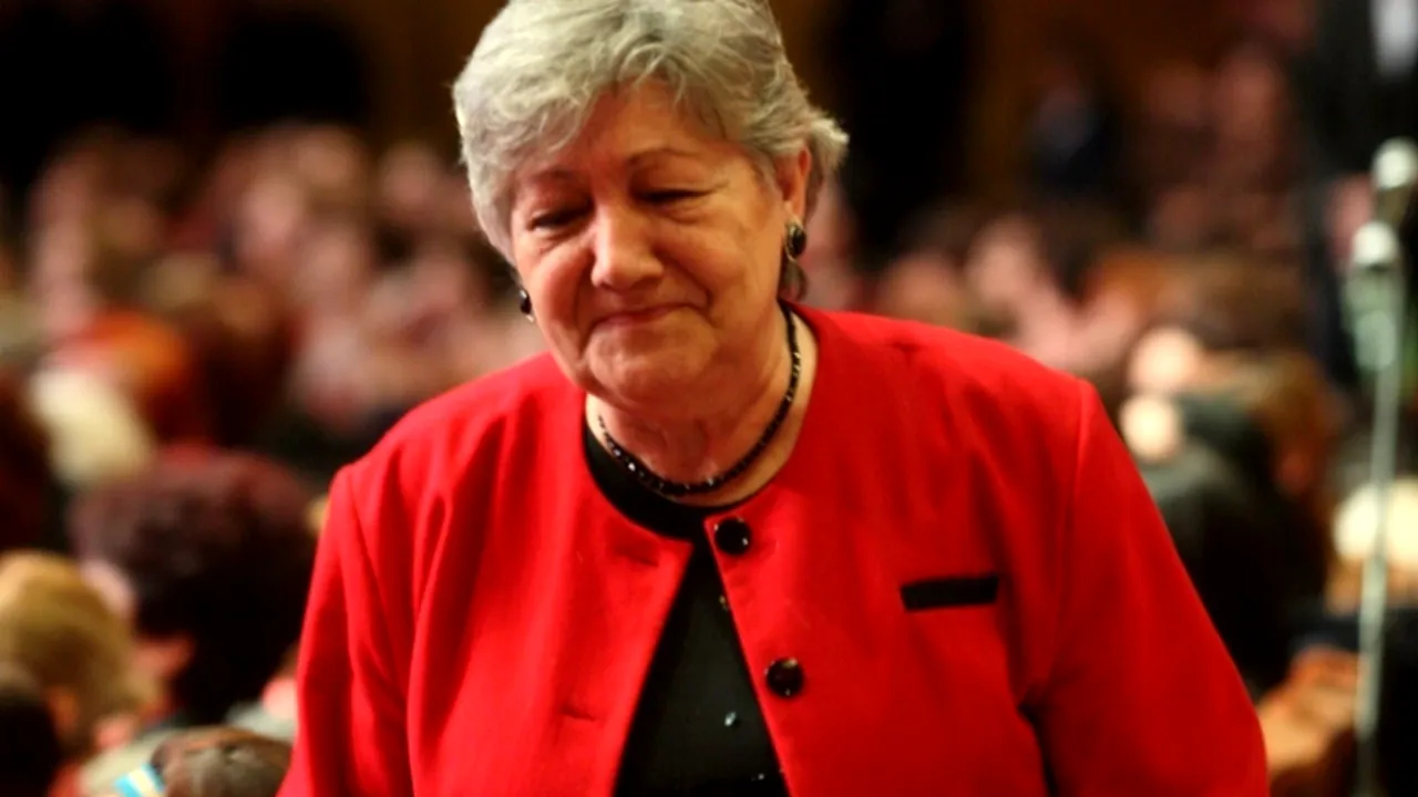 Ponta: Mama se uită la televizor, din păcate. Surorile mele nu mai au televizor de o lună, e mai bine