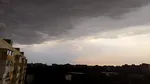 ANM a plasat 14 județe sub cod portocaliu de ploi abundente și vânt puternic până joi, 29 mai/Cum va fi vremea în București