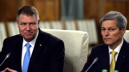 Iohannis și Cioloș, huiduiți la Parada de 1 Decembrie