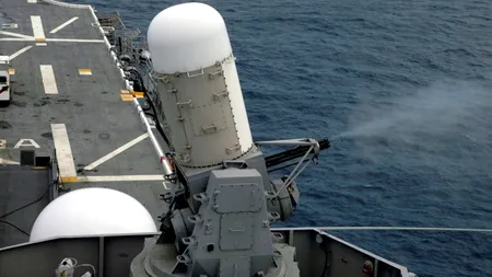 Apărarea unui distrugător de 1 mld. de dolari, depășită de o rachetă Houthi. Ce i-a salvat în ultimele clipe pe marinari?