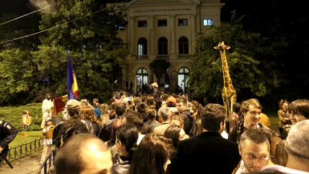 NOAPTEA MUZEELOR - GALERIE FOTO. Zeci de mii de oameni au vizitat expozițiile din Capitală