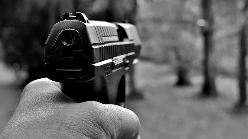 Un elev de 12 ani din Ploiești a venit cu un pistol cu bile la școală. Profesorii au crezut că arma este de jucărie