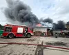 INCENDIU puternic la un depozit din București. A fost emis un mesaj RO-Alert, în urma degajării mari de fum