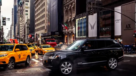 Se întâmplă și la alții: bolid de lux de 120.000 de euro FURAT din parcarea păzită a unui aeroport din Marea Britanie