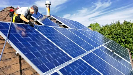 Două companii vor construi o fabrică de panouri solare de 4 miliarde dolari în India