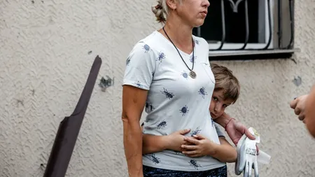 ȘOCANT: O tânără mamă din Ucraina a fost prinsă în flagrant încercând să-și VÂNDĂ copilul pentru suma de 19.000 £