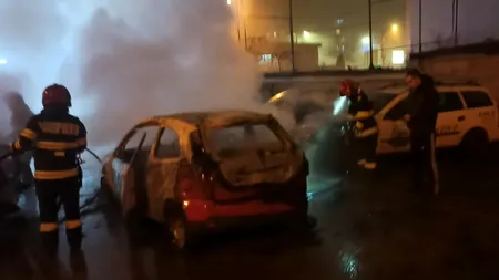 FOTO - Cinci mașini s-au făcut scrum pe o stradă din Craiova. Totul ar fi pornit de la o șoferiță