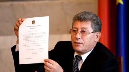 Mihai Ghimpu amenință că i-ar putea cere demisia președintelui Timofti. 