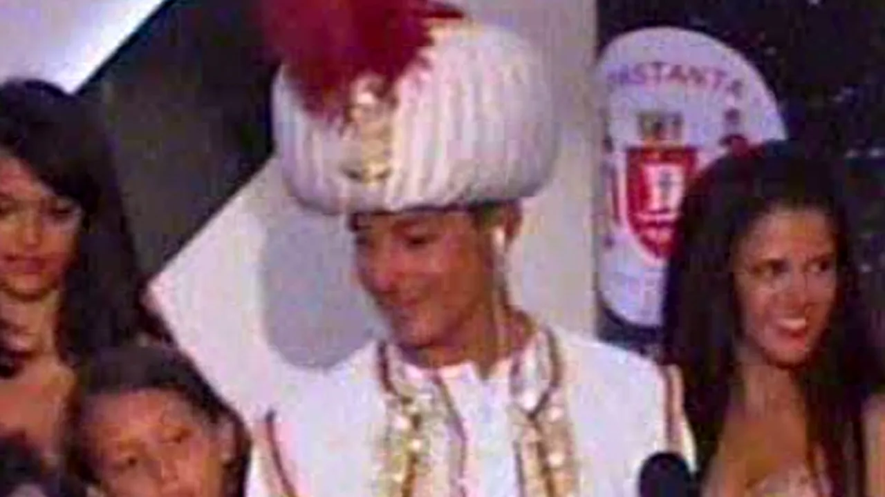 Sultanul Radu Mazăre a defilat pe un car alegoric, la Mamaia. 