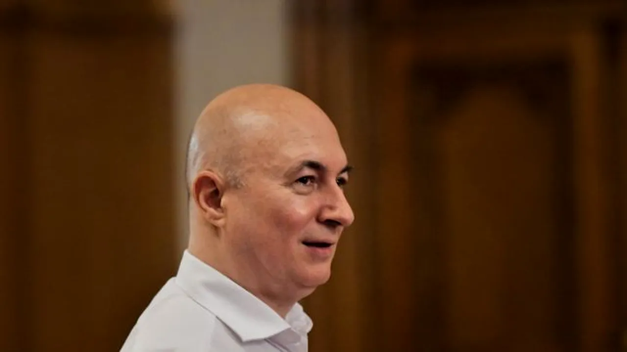 Codrin Ștefănescu a răbufnit: Și cucoana asta de la Educație este tot un personaj sinistru. Soră cu sinistra de la Muncă!