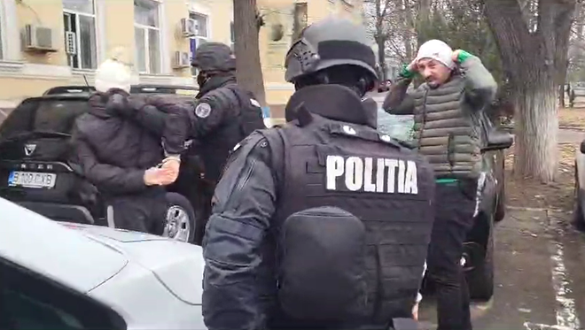 Percheziții în Ilfov, după furtul unui pistol și a 24 de cartușe / Sursa foto: captură video