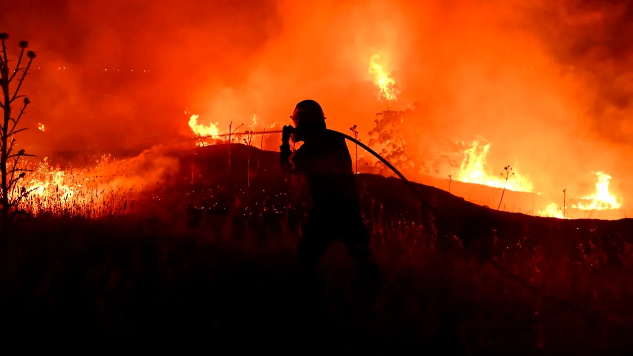 Alertă în Grecia după ce au fost raportate 60 de incendii în 24 de ore. Mai multe regiuni din peninsulă se află sub cod portocaliu