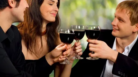 STUDIU. Vinul roșu ar putea preveni surzenia