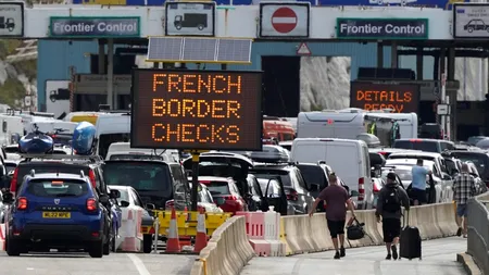 Turiștii britanici vor întâmpina dificultăți după reintroducerea controalelor la FRONTIERA cu Franța. Timpul de așteptare poate dura și câteva ore