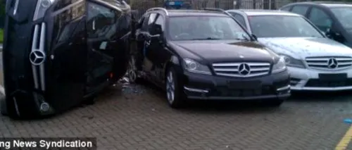 Un britanic a lovit cinci mașini Mercedes dintr-un showroom, provocând pagube de 120.000 de euro