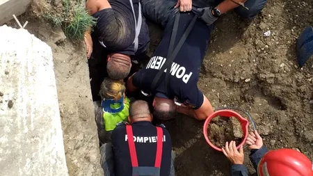 UPDATE - Trei muncitori care efectuau lucrări la o rețea de canalizare au fost surprinși sub un mal de pământ. Unul dintre ei a decedat
