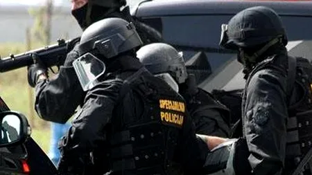 Un bărbat care se baricadase într-o clădire din Italia și amenința că se va arunca în aer s-a predat