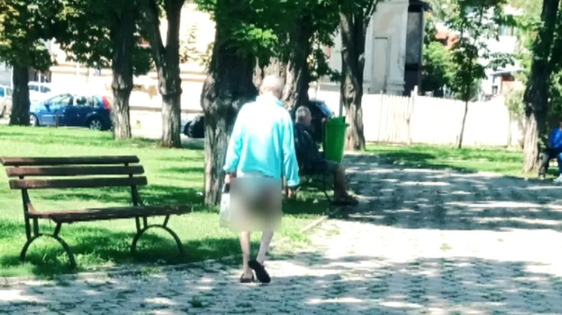 Imagini șocante la BUZĂU. Bătrân fugit din spital, în scutece și cu sonda urinară, surprins pe stradă