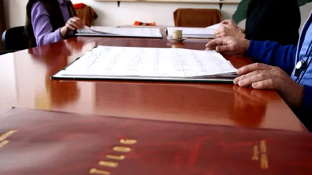 O PROFESOARĂ din Constanța refuză să încheie mediile de final de an. Când au auzit motivul invocat, elevii au chemat procurorii la școală