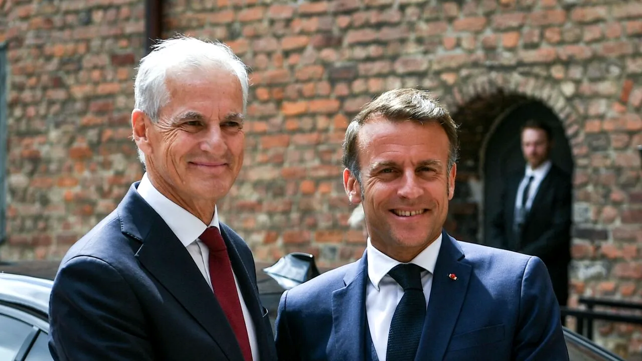 Macron efectuează o vizită oficială în Norvegia/ Președintele Franței pledează pentru consolidarea parteneriatului în domeniul APĂRĂRII