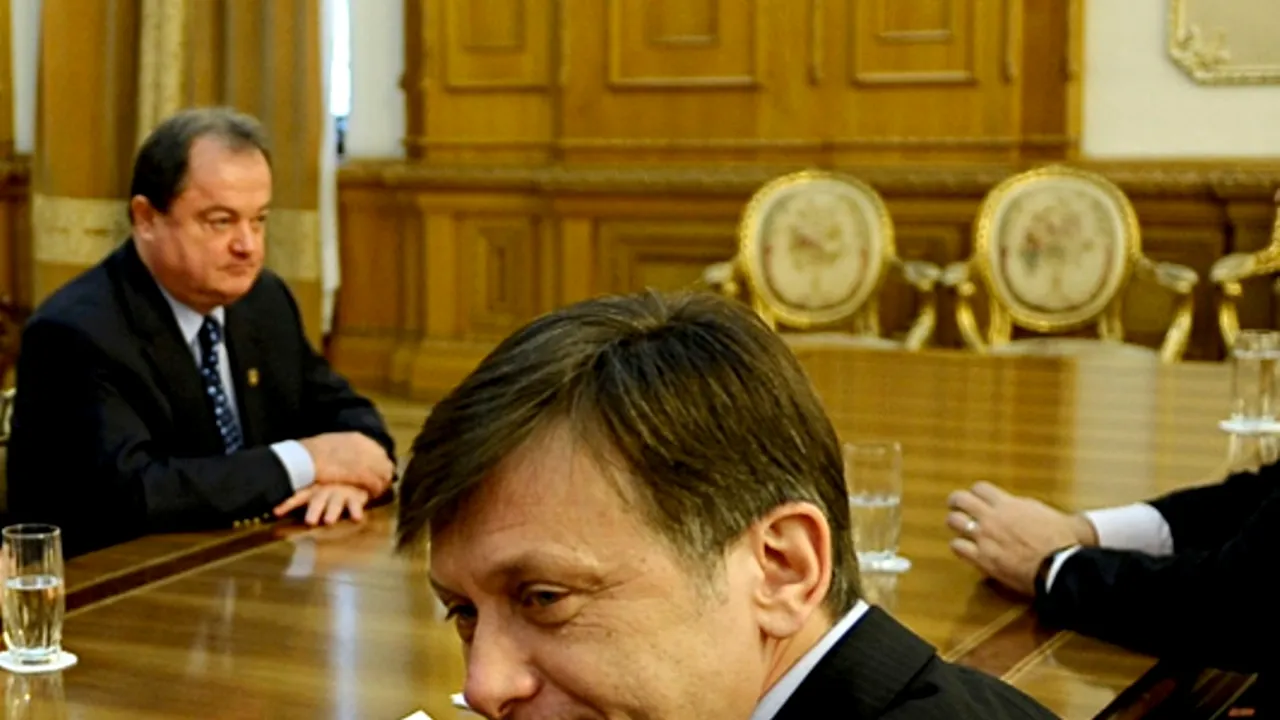 PNL și PDL FUZIONEAZĂ. Antonescu: „Nu știu dacă va fi înainte sau după prezidențiale
