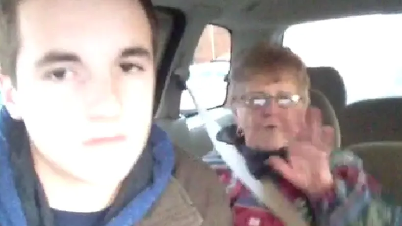 Bunicuța vedetă pe YouTube: conversațiile acestui tânăr cu bunica lui sunt urmărite de milioane de oameni