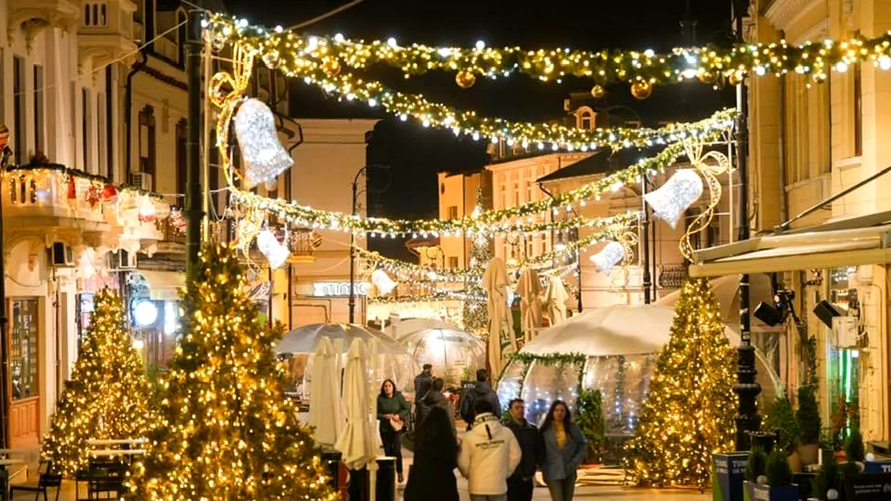 Primele IMAGINI cu târgul de Crăciun de la Craiova. S-au făcut probe la iluminatul festiv