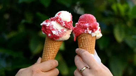 Cât costă cele mai scumpe înghețate din lume. Desertul de lux poate fi decorat cu aur și diamante